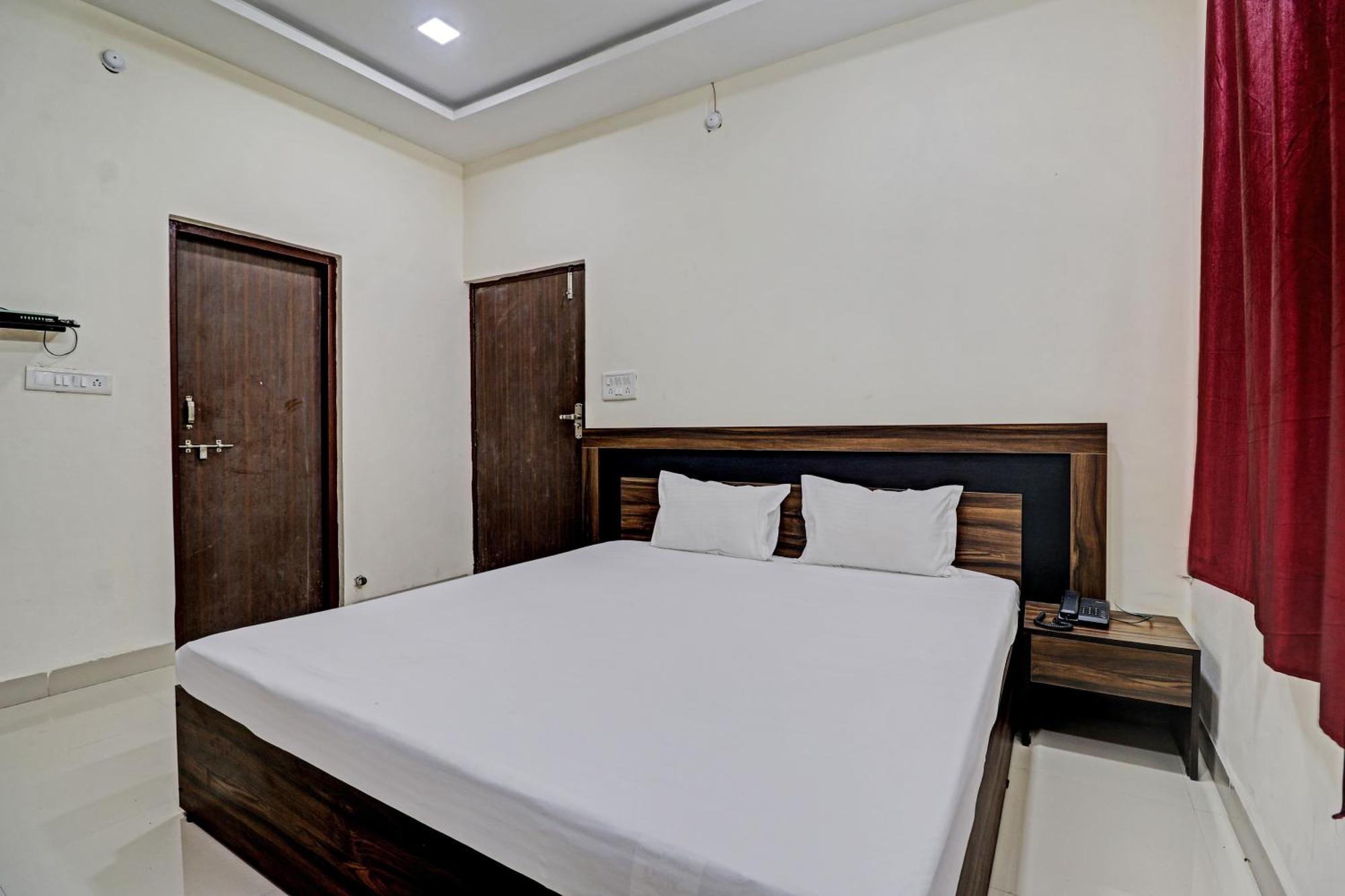 Super Hotel O Midway Treat Dhār Kültér fotó