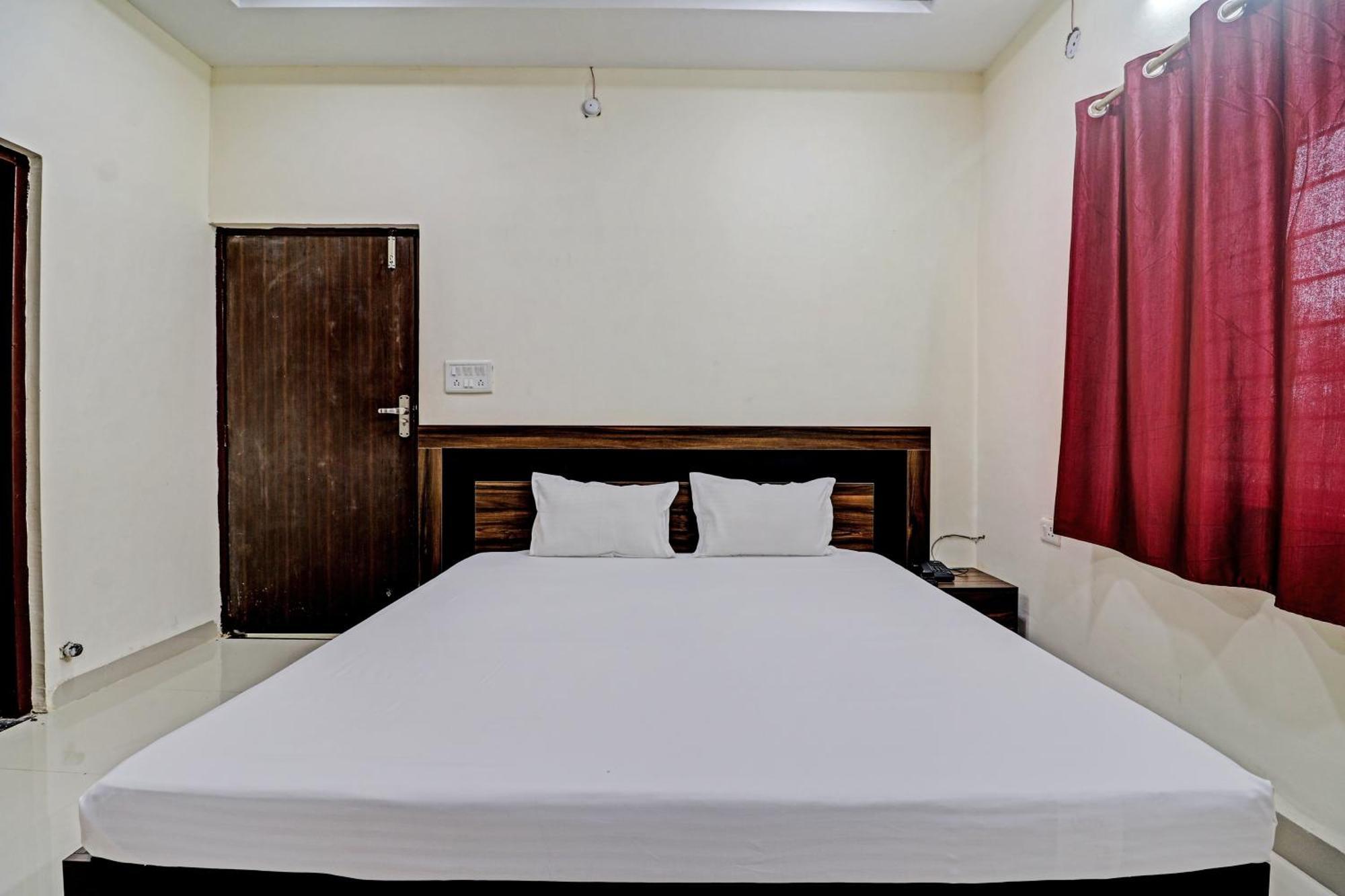 Super Hotel O Midway Treat Dhār Kültér fotó