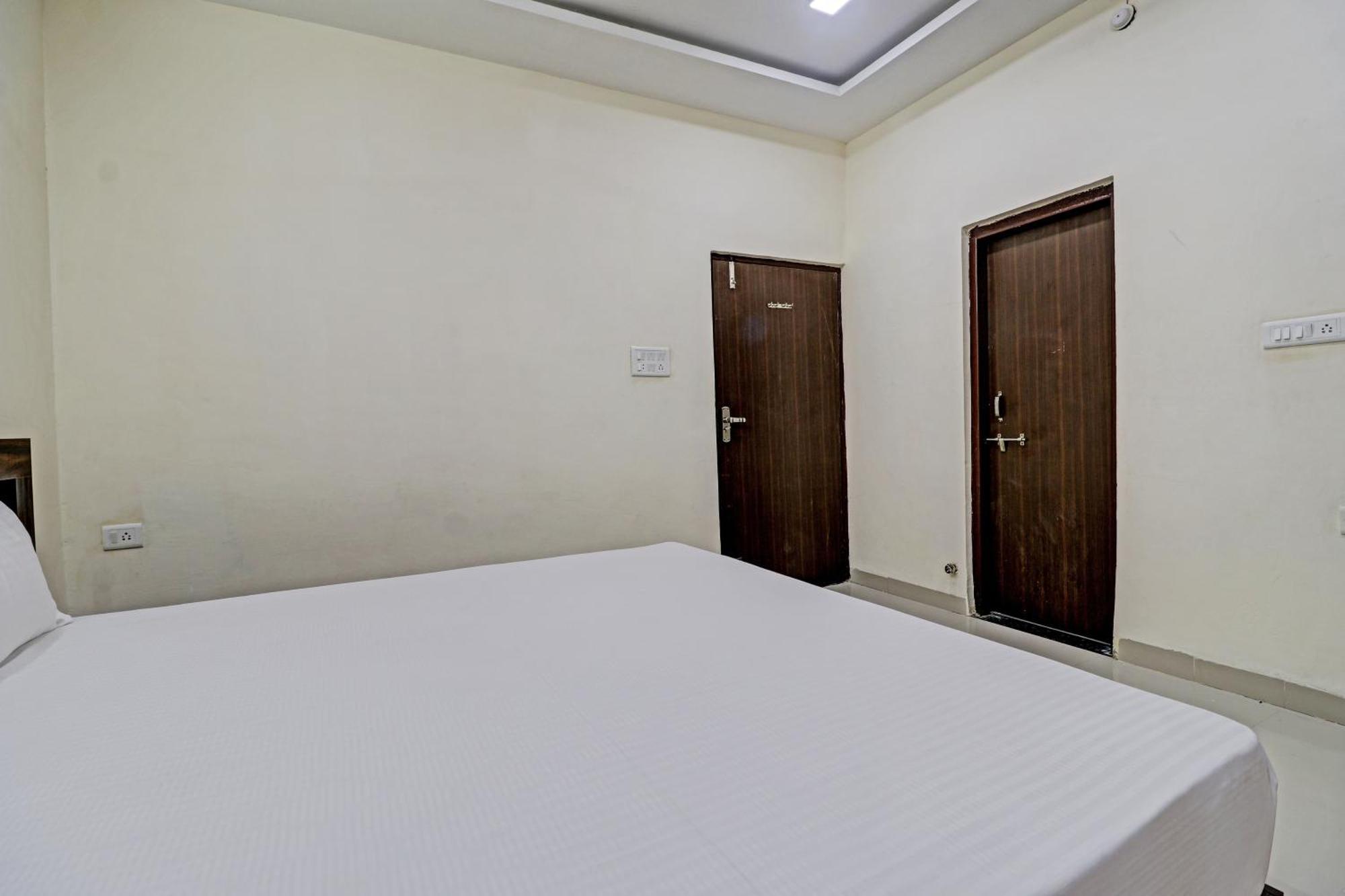 Super Hotel O Midway Treat Dhār Kültér fotó