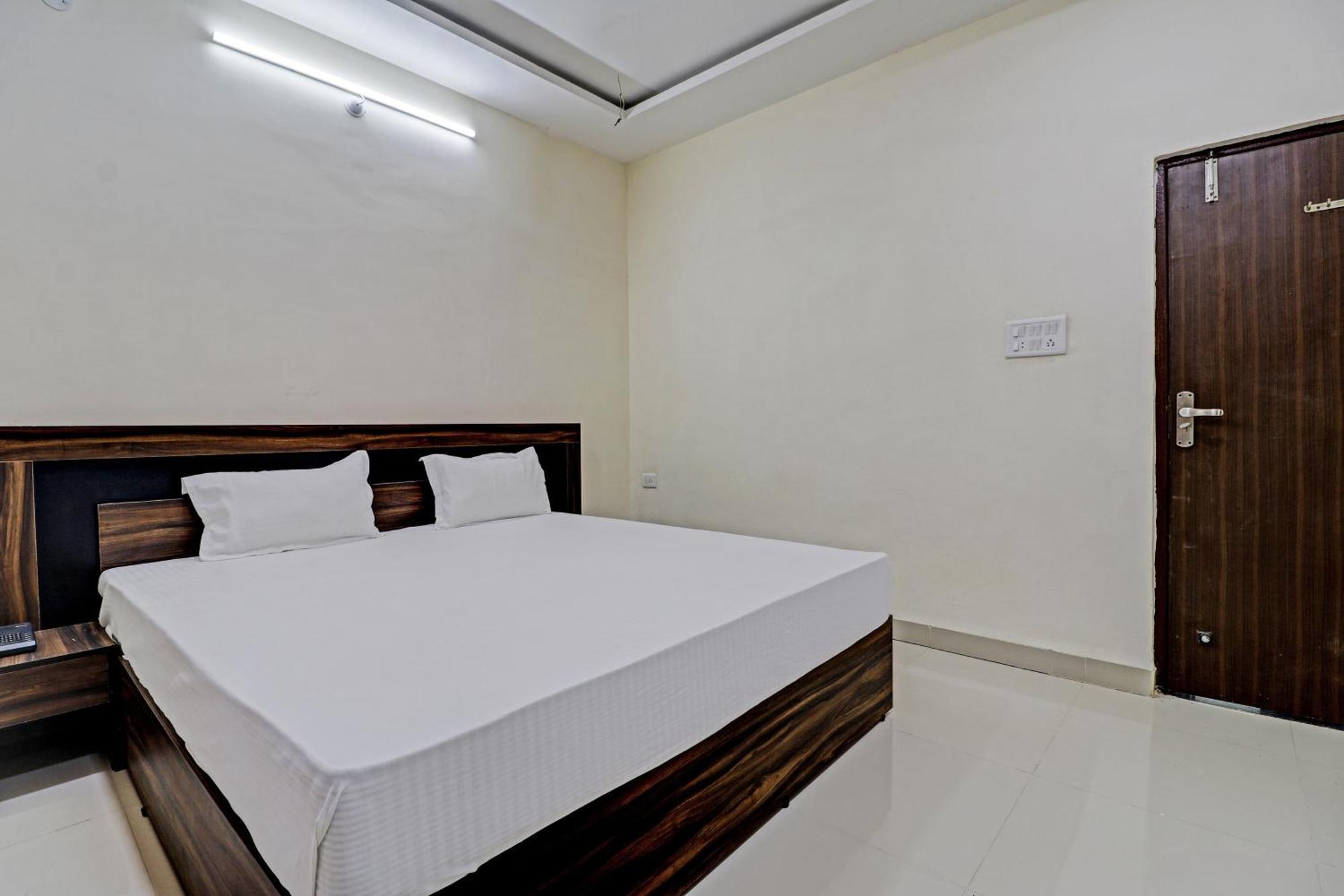Super Hotel O Midway Treat Dhār Kültér fotó